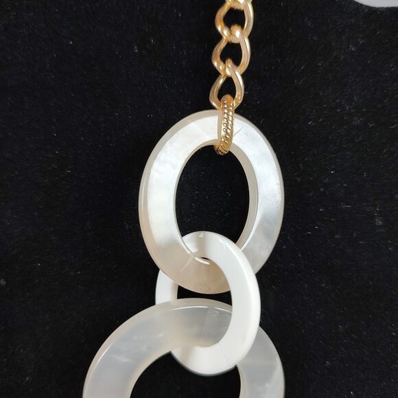 Signed V Chunky Plastic Link Necklace Beige White Gold Chain Statement 17" - 20" - Picture 4 of 16